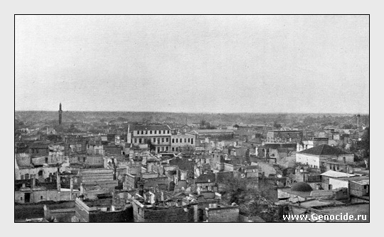 Вид города Аданы. На переднем плане слева — часть 
              разрушенного армянского квартала.