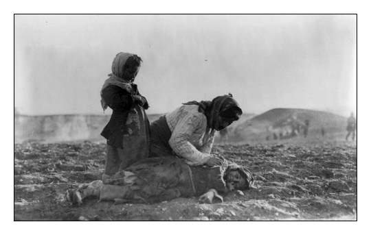 Мертвый армянский ребенок в поле